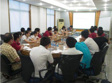 專家培訓，加油成長